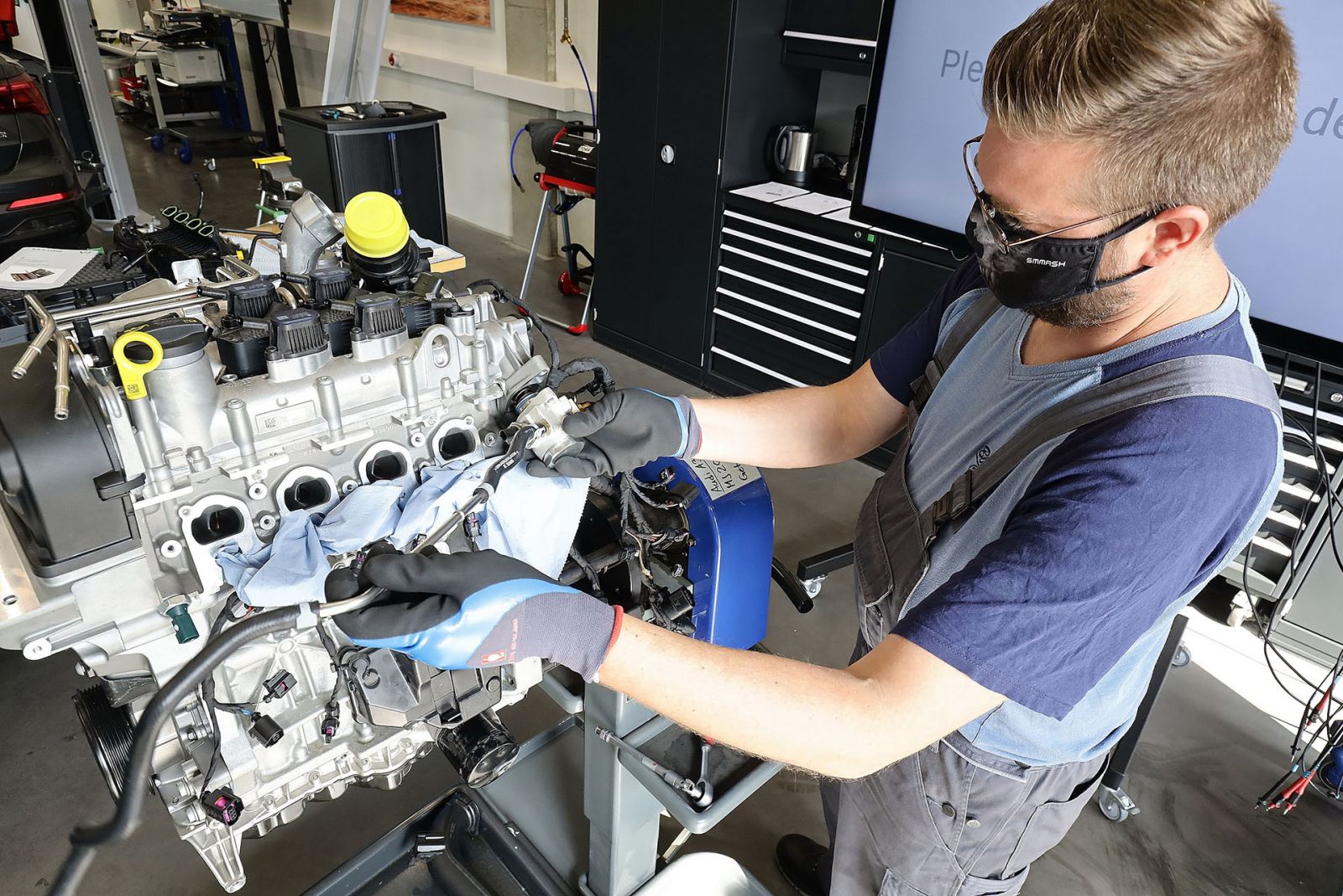 Umschulung zum KfzMechatroniker in bundesweitem Pilotprojekt in Neuss Umschulung zum KfzMechatroniker in bundesweitem Pilotprojekt in Neuss