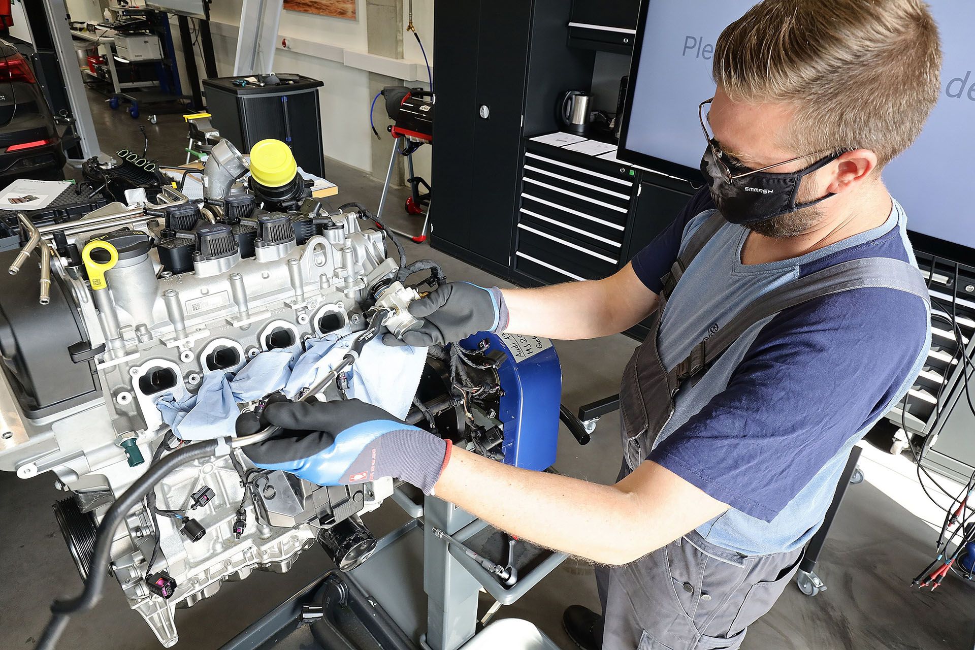 Umschulung zum KfzMechatroniker in bundesweitem Pilotprojekt in Neuss